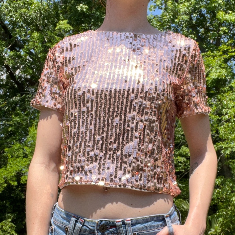 5/$20🛎️ Rose Gold Sequin Crop Top